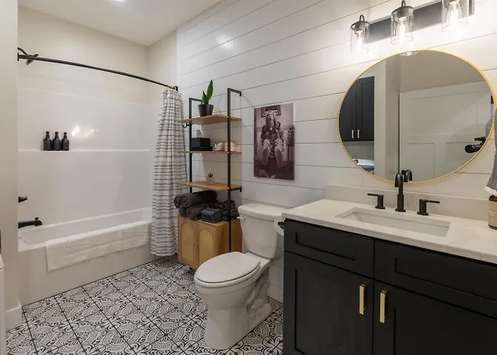 Stylish 1br Downtown Near Garden Of The Gods Apartment Harrisburg