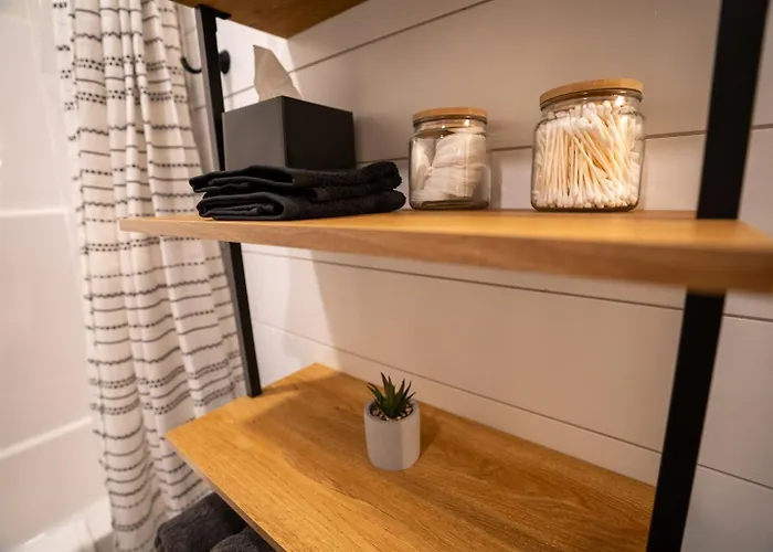 Stylish 1br Downtown Near Garden Of The Gods Harrisburg