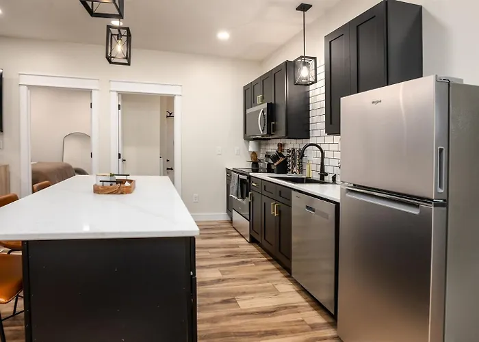 Stylish 1br Downtown Near Garden Of The Gods Apartment Harrisburg
