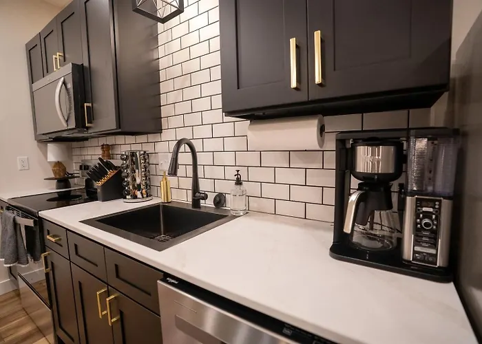 Stylish 1br Downtown Near Garden Of The Gods